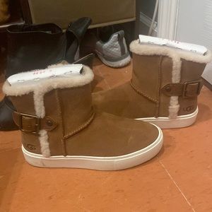 Women Ugg Aika booties